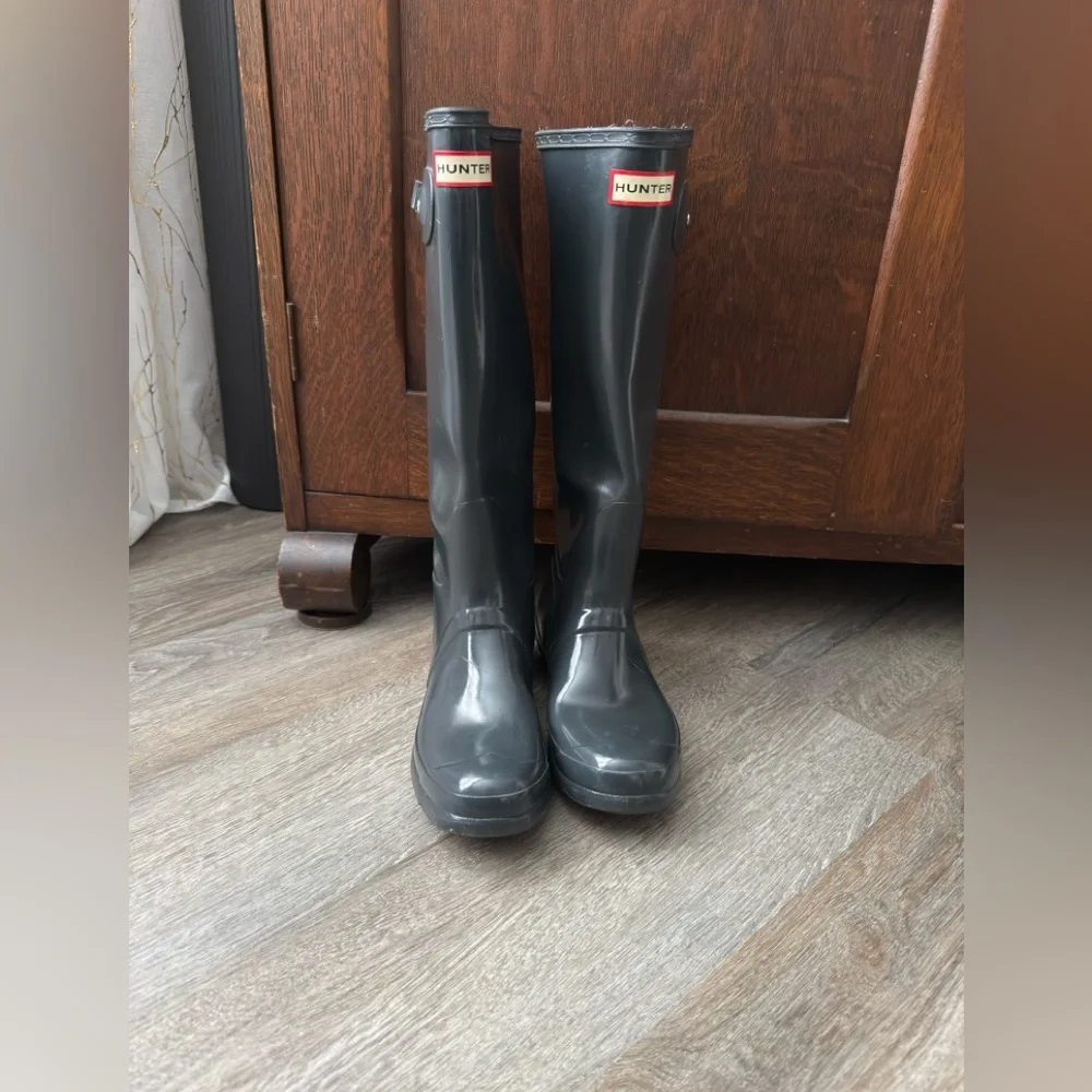 Hunter Classic Grey knee length Waterproof Boots SZ 9. Good condition